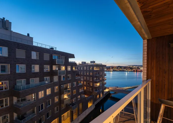 Central Seaside Apartment With Balcony By Opera
